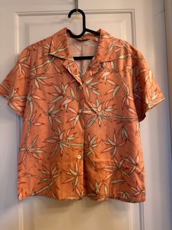 Tommy Bahama 100% silk women’s camp shirt size medium