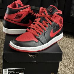 Air Jordan 1 Mid 