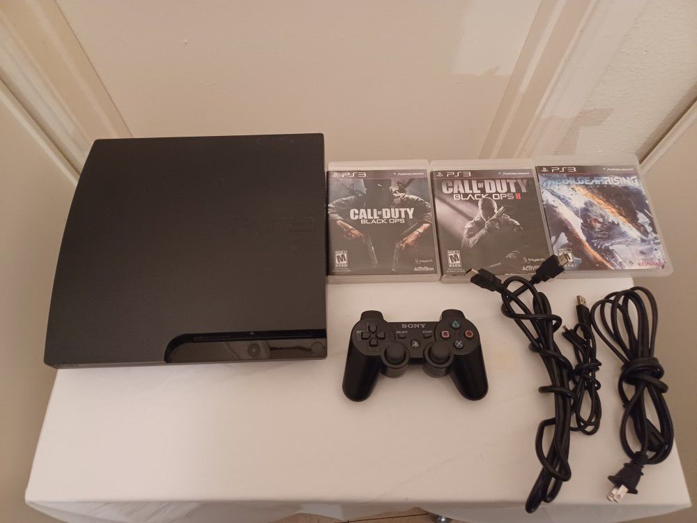 PS3 Slim With Games And Extras 