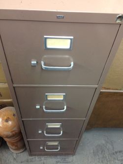 HIGH END FILING CABINET (HON) 50$ GREAT CONDITION