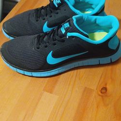 Excellent Condition NIKE Free 4.0 Men's 8.5 Only Worn Once!