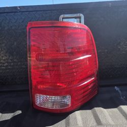 2002-2010 Ford Explorer Passenger Tail Light