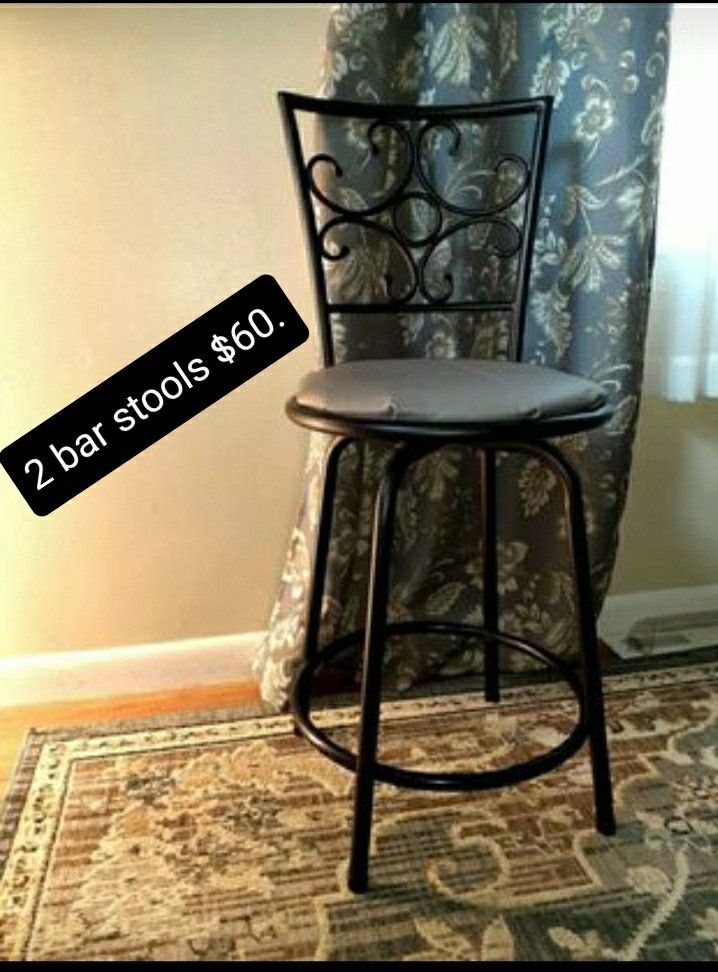 2 Bar Stools