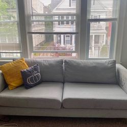 🛋️ Modern Light Gray Loveseat – Excellent Condition – $170 📍Pickup in SALEM MA