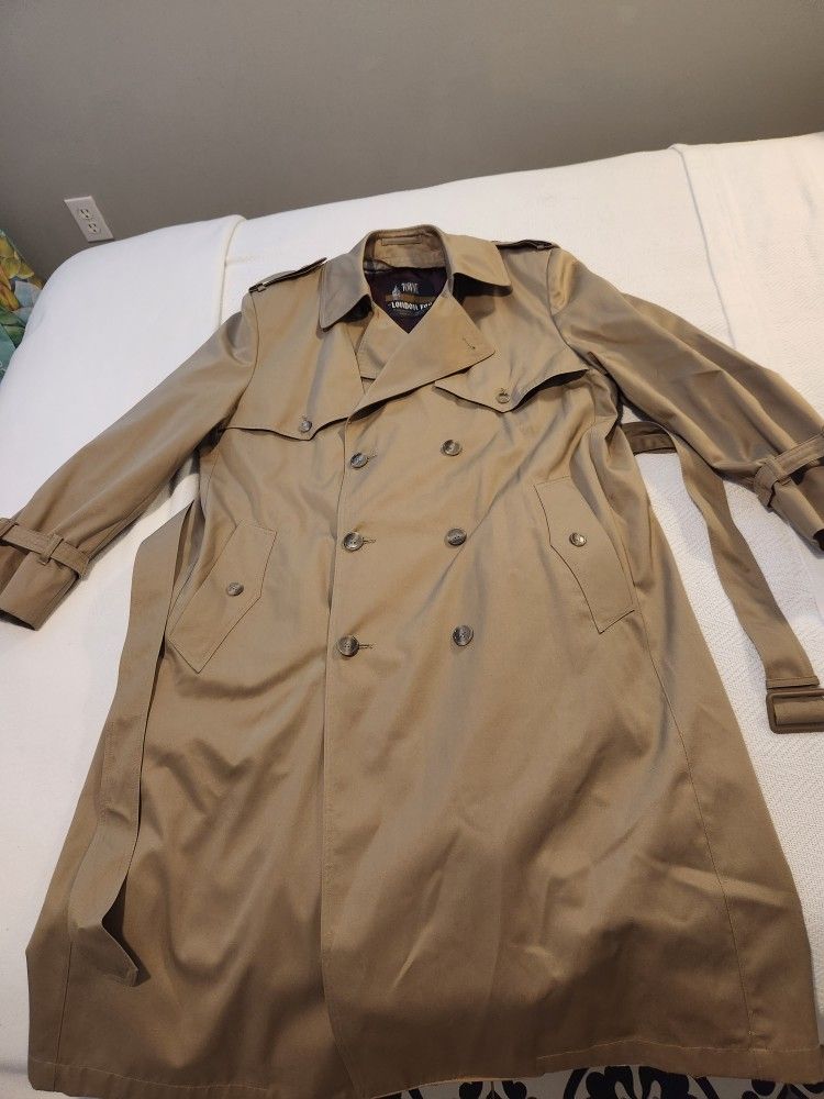 Men's London Fog #42 rain coat Never worn!!
