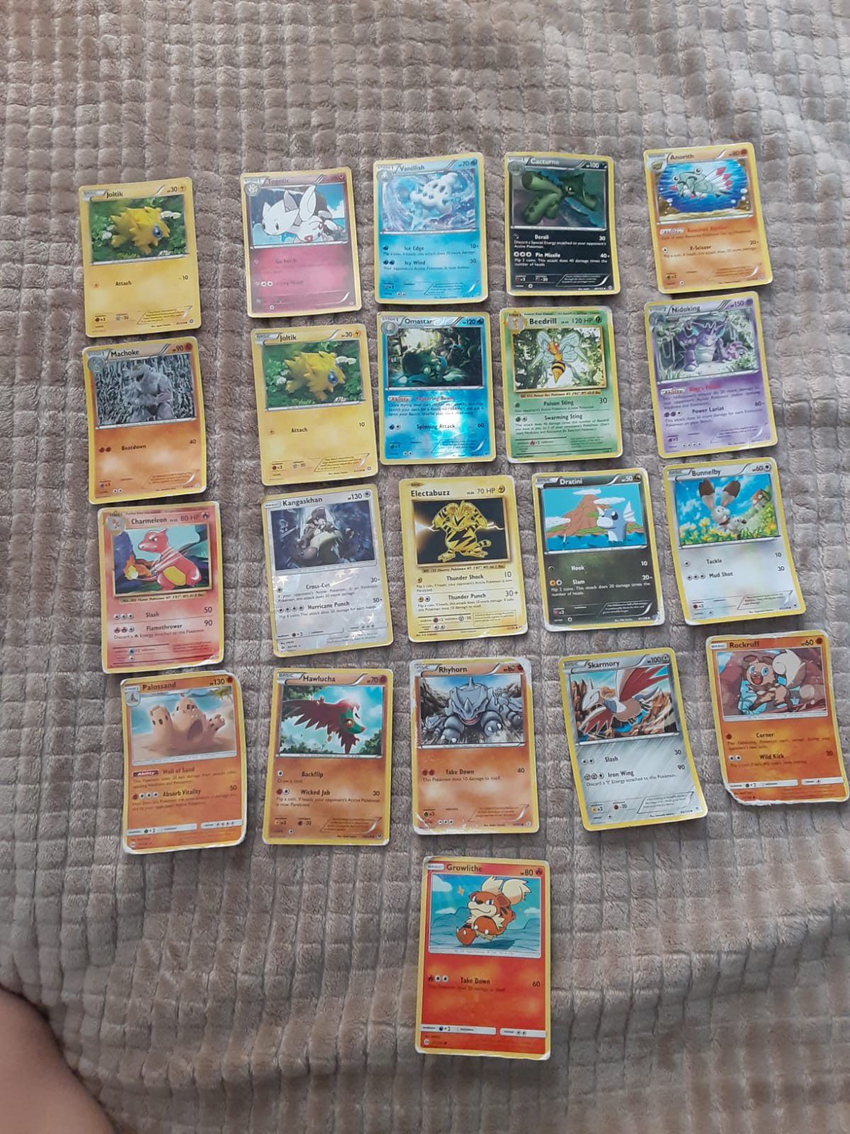 Pokemon card collection, some of them are HOLA RARE. (Make offers)