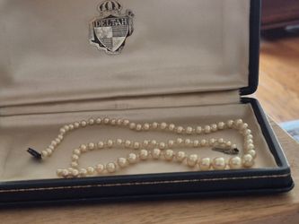 Deltah Vintage Pearl Necklace with Original Box