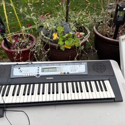 Yamaha Electric  Keyboard Piano 