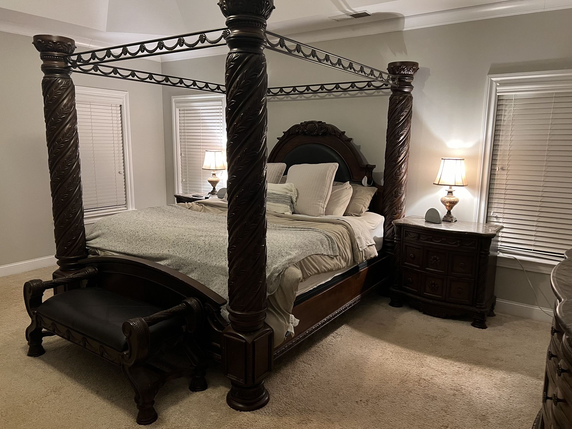 North Shore King Poster Bed Set