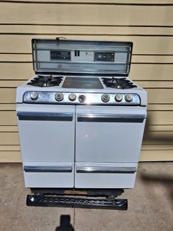 O'Keefe and Merritt Stove