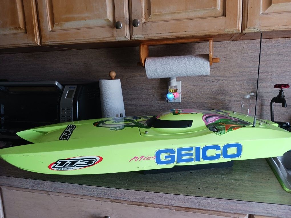 Proboat Miss Geico 36 Rc Boat( Read Info)