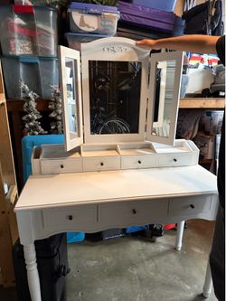 Vanity desk with trifold mirror