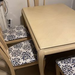 Kitchen table / Comedor