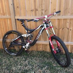 2011 TREK SESSION 8 DH