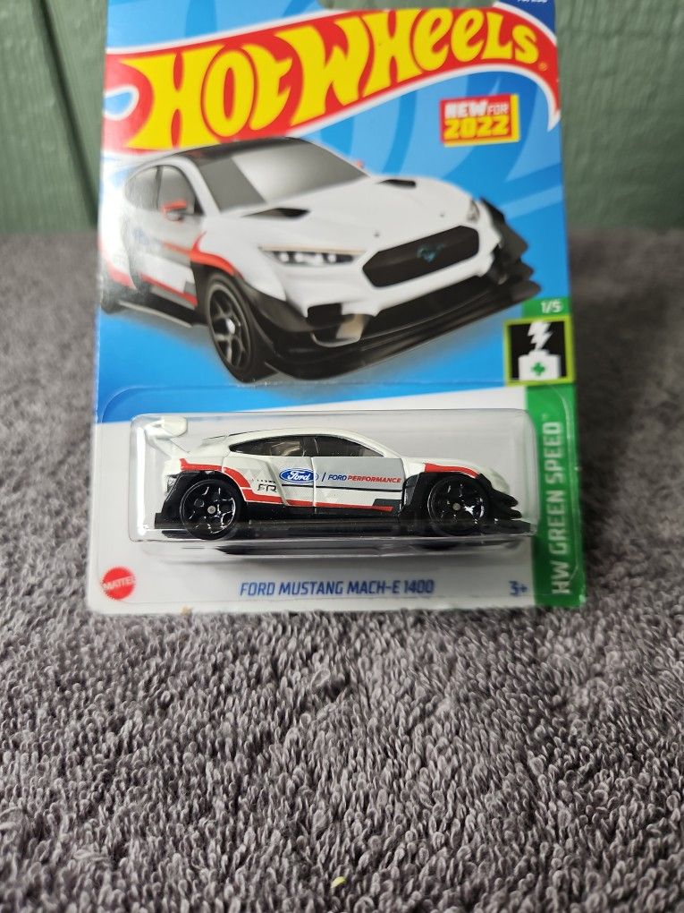 2022 Hot wheels Ford Mustang Mach-E 1400