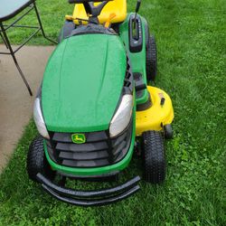 John Deere D130 42" Briggs And Stratton Vtwin