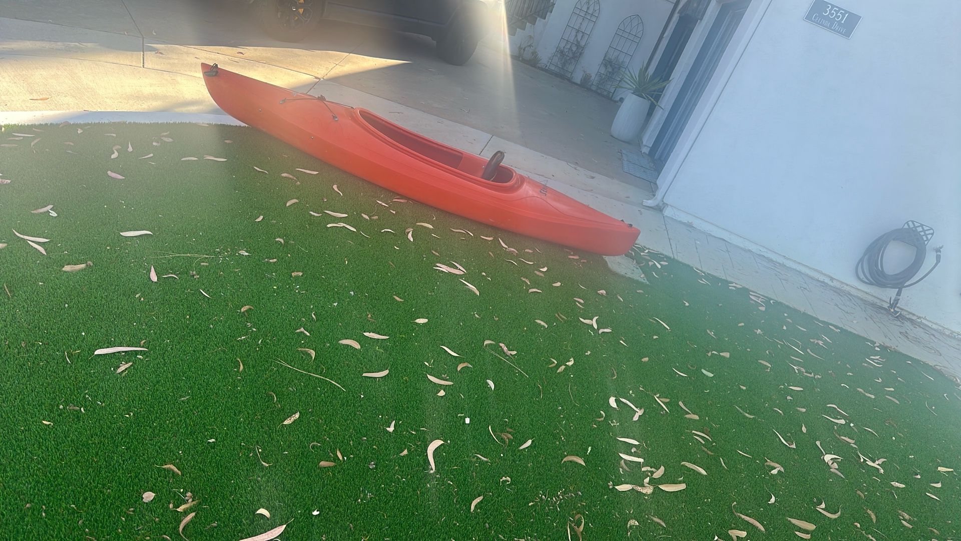 9’ Kayak Mainstream Streak With Paddle