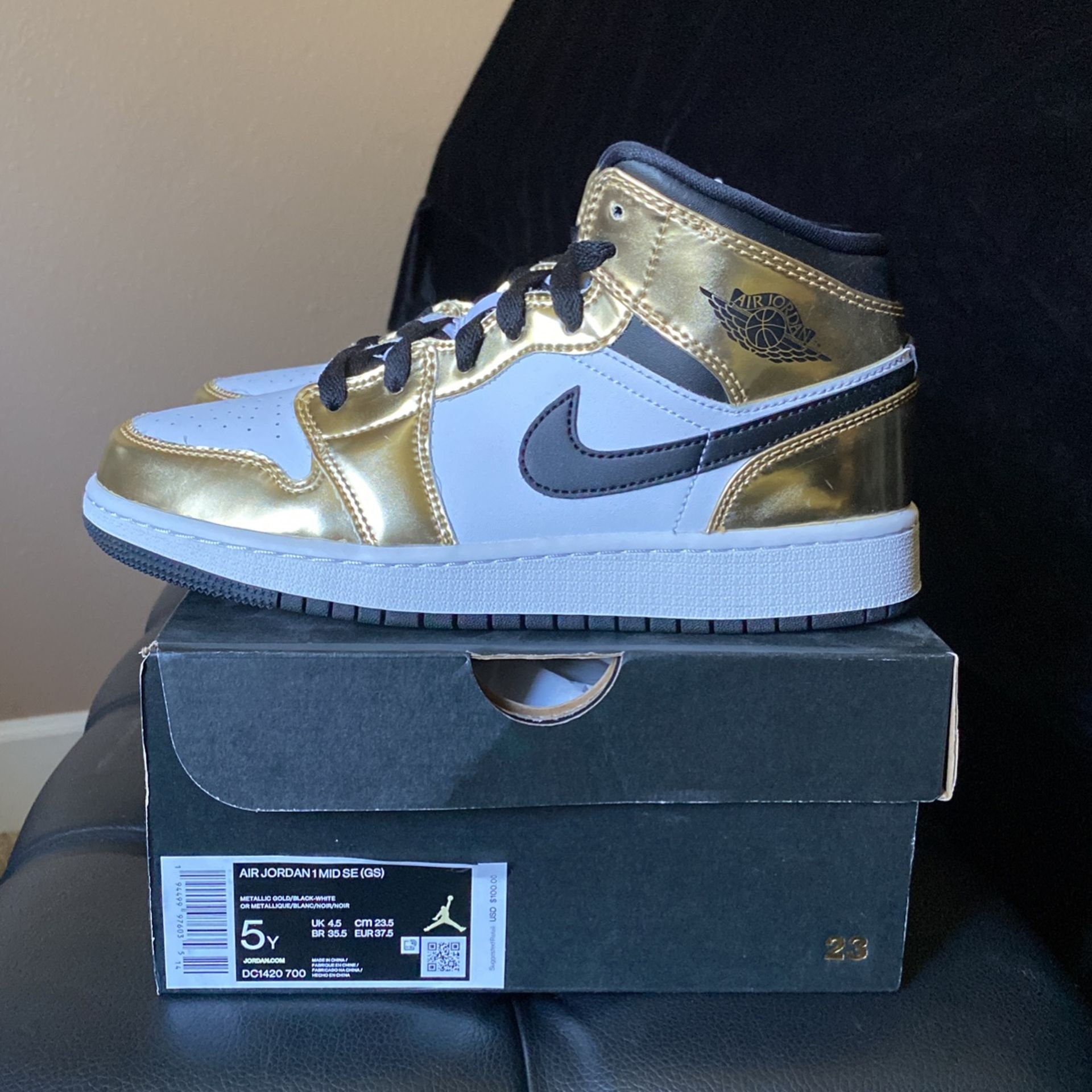 Air Jordan 1 MID Size 5Y