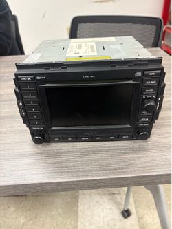 2005-2007 Dodge Magnum Radio AM FM MP3 DVD Receiver Navigaton Display