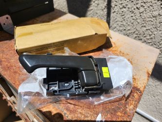 Door handle 2005 chevy Colorado