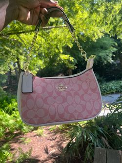 Coach Signature Shoulder Bag Pink