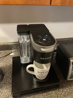 Coffee Maker Keurig + Coffee capsule storage drawer