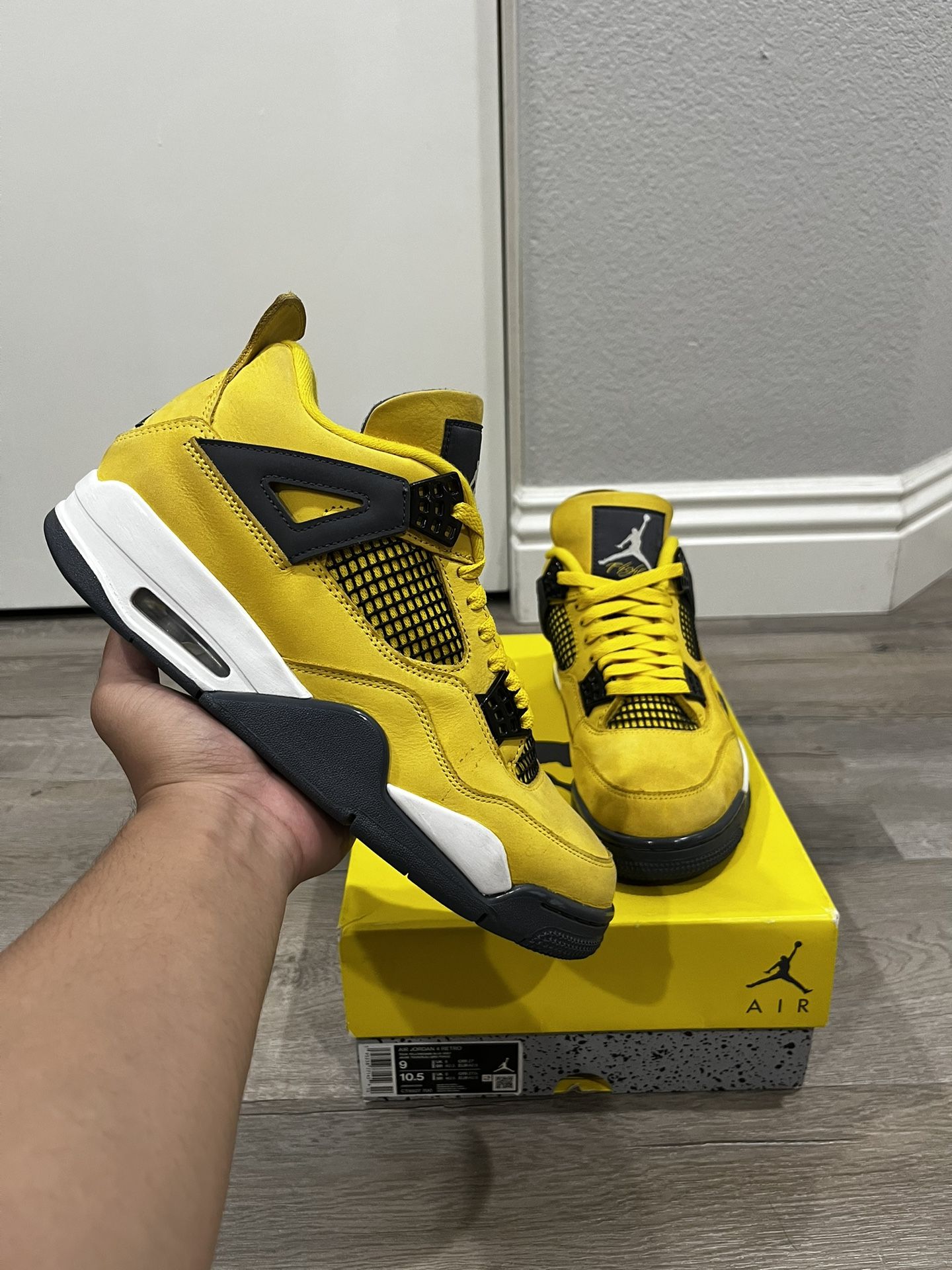 Jordan 4 Lightning