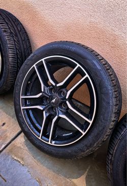 2023 Ford Mustang tire and rim