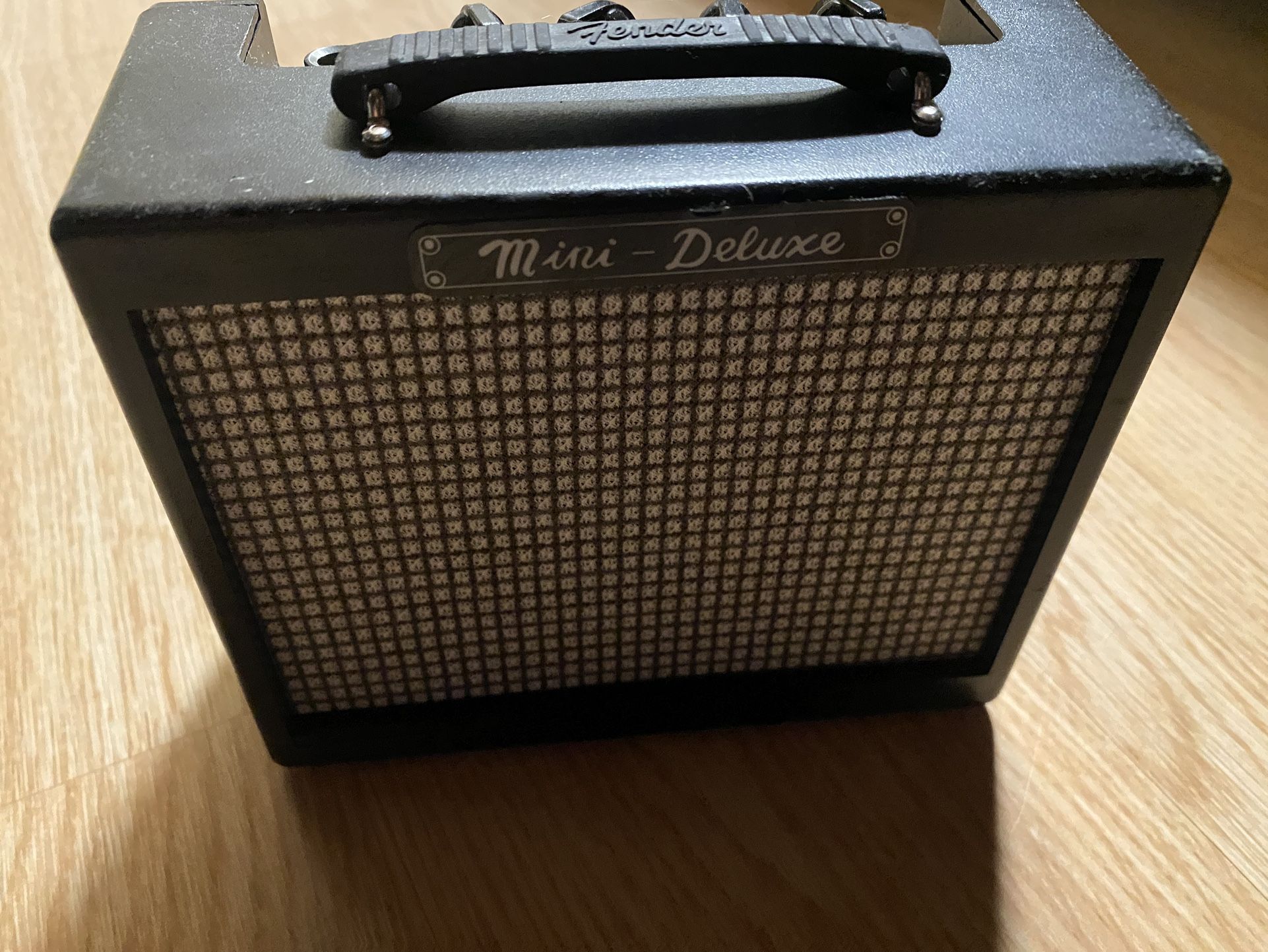 Fender Mini Deluxe Portable Electric Guitar Amp