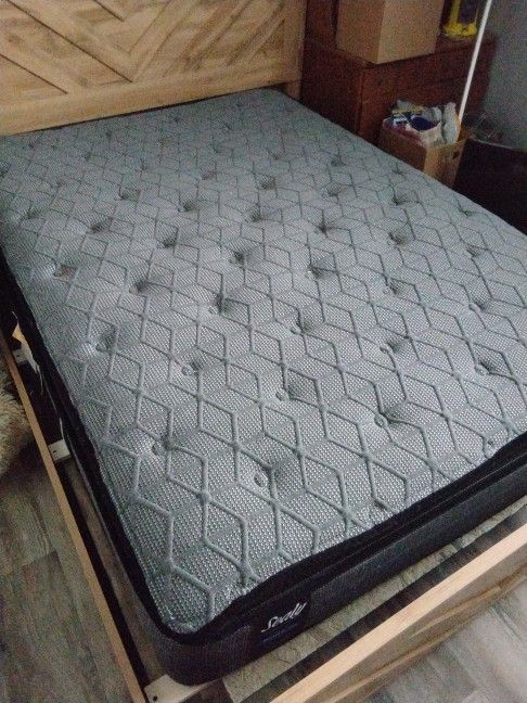 Sealy Full Mattress & Box Spring