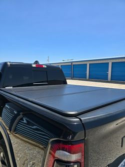 Tonneau cover 5'7 bed