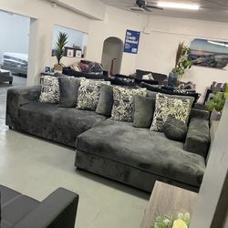 Big Grey Comfortable Soft Fabric Sectional With Pillows ‼️available In Black ‼️