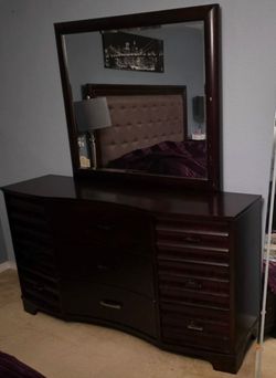 Dresser w/ Mirror