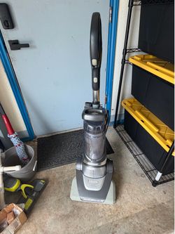 Electrolux Precision EL8807A Brushroll Clean upright vacuum