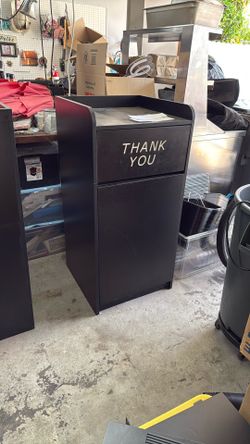 (2) Oak Street Model M8520-blk-assembled