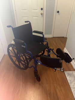 Drive Medical Wheelchair with Elevating Leg Rest