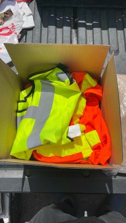 Free construction vests