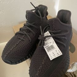 Yeezy 7.5 Brand New Black/Black