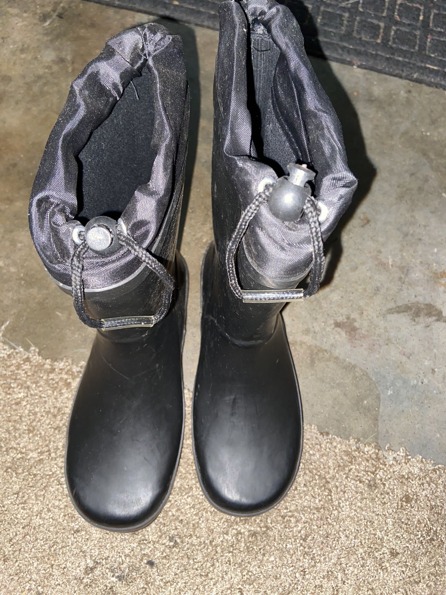 Youth rain boots