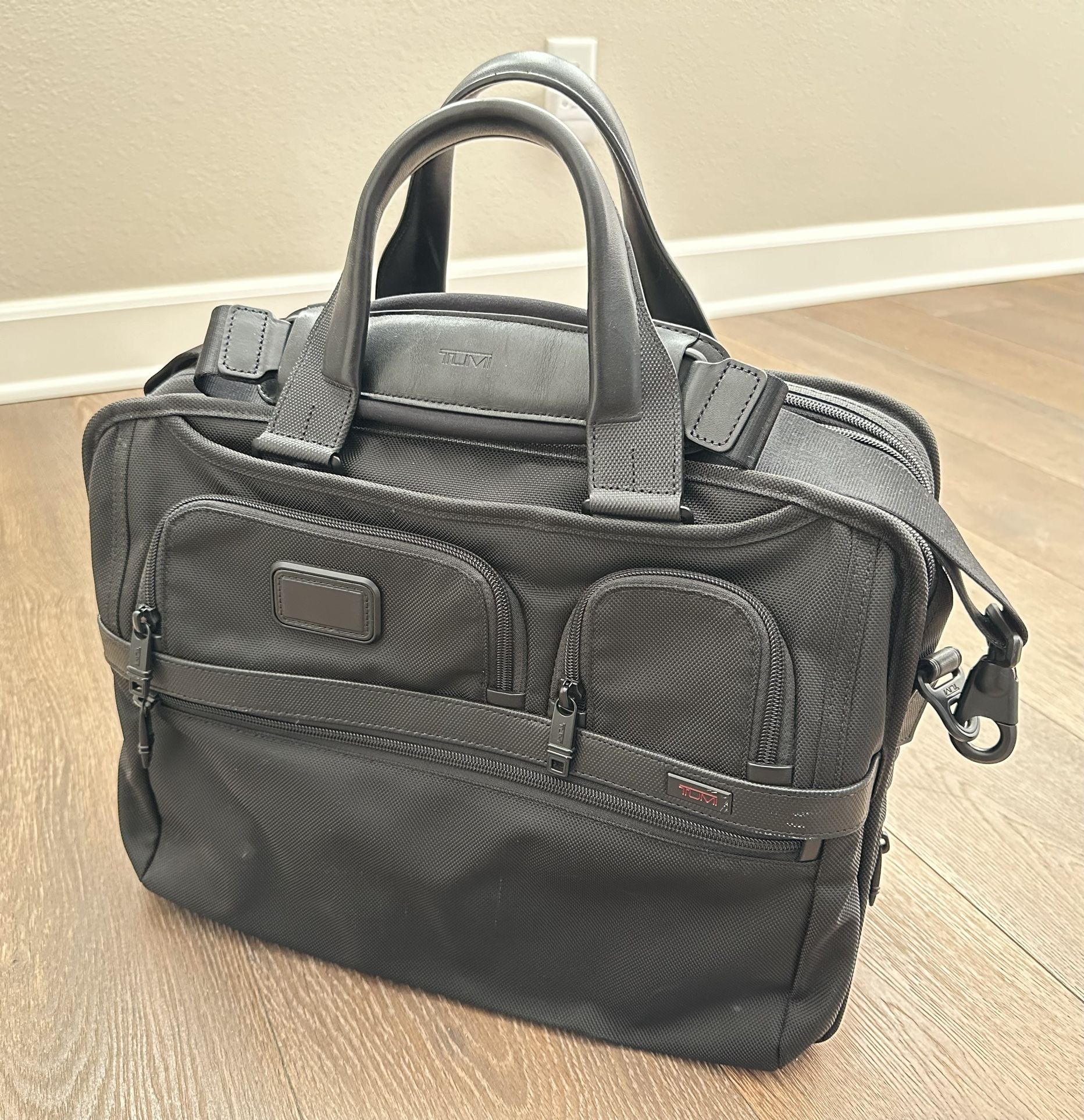 Tumi Black Alpha 2 FXT T-Pass Expandable Laptop Brief Bag Model # 26145D2