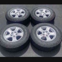 4 X 245/75r17 5x5 5x127 Jeep JK wrangler Stock Aluminum Wheels Rim 70% Tire Treads !!!!