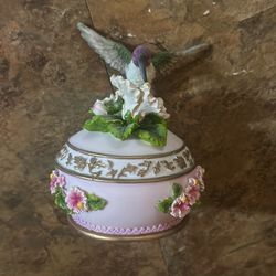 Pink circle, hummingbird musical jewelry box