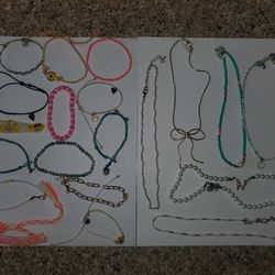 Womens / Girls - Jewelry Assortment - Bracelets & Necklaces (Selling as a Group)