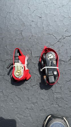 2 Ratchet straps 500 pound capacity