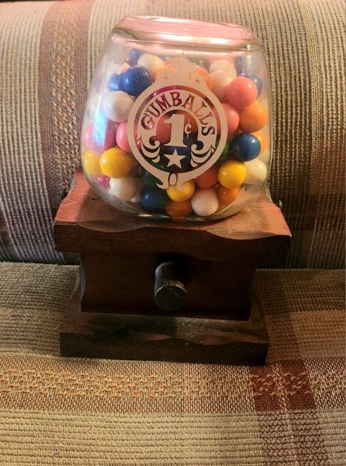 Classic Collectible Vintage Wooden Functionable Gumball Machine 