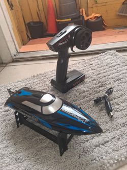 New vector 30 Brushless Watercooled Rc Boat hits 30mph comes with everything for it firm price $65