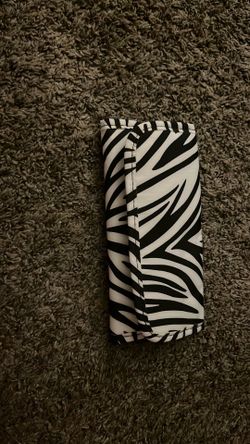 Makeup brush holder on the go
