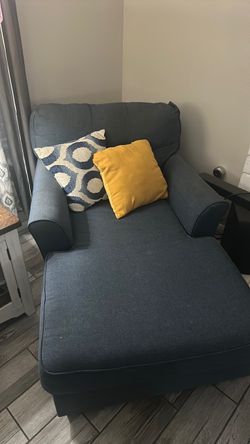 Living Spaces Chaise Lounge – Excellent Condition