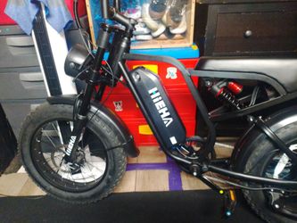 Bike electrica  de 48 voltios casi nueva apenas con 44 millas