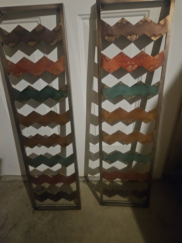 2 Metal Decorative Wall Hangings